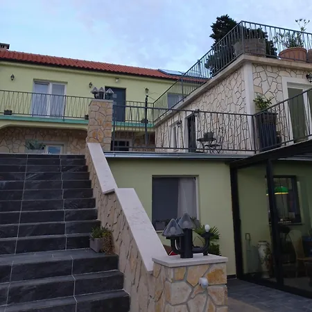 Lea Apartment *